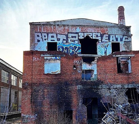 Здание на территории бывшего Государственного люберецкого завода имени А.В. Ухтомского, фото Яндекс Картинки.

