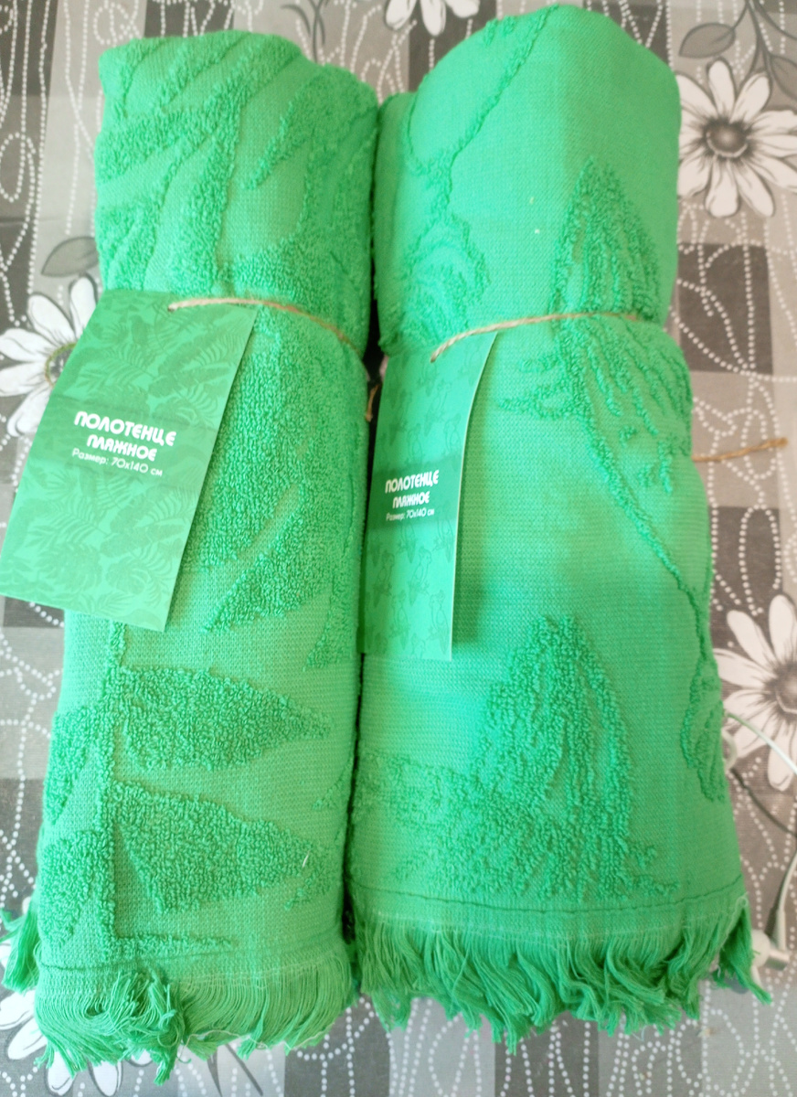 Полотенца из Магнит-косметик, легкие, тонкие и отлично впитывают, еще сохнут быстро. Всем советую поискать на полках в своем магазине.
