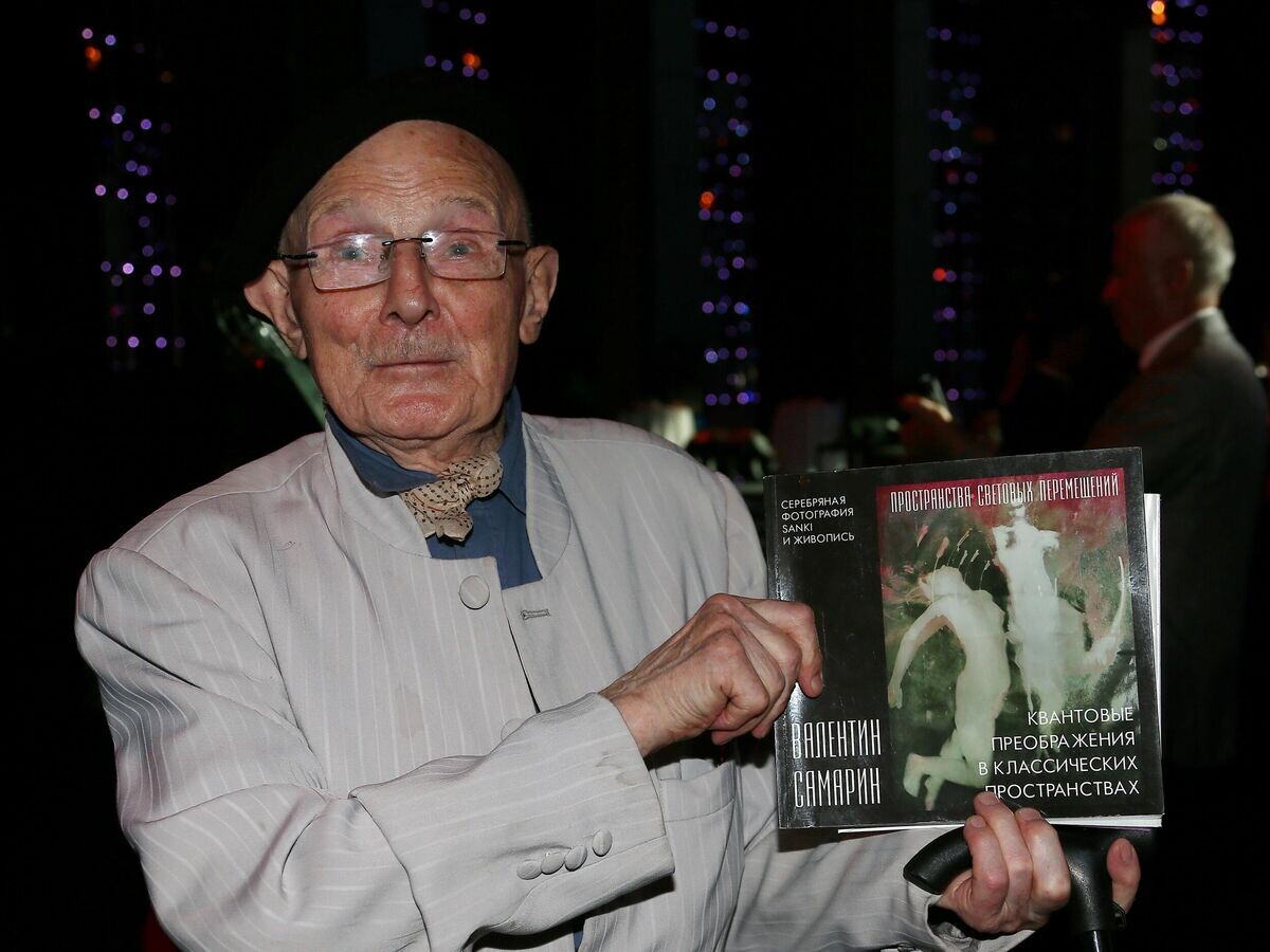    Художник Валентин Самарин© РИА Новости / Валерий Левитин