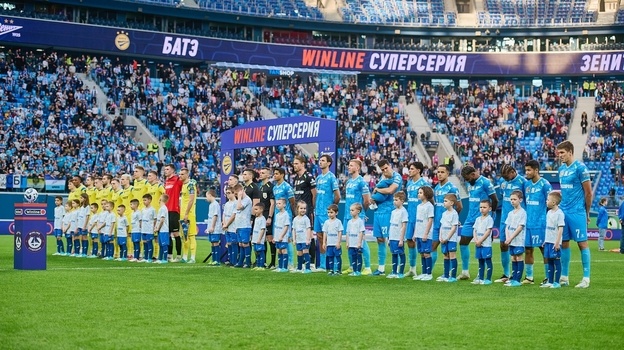    Футболисты «Зенита» и БАТЭ перед игрой. ФК «Зенит»