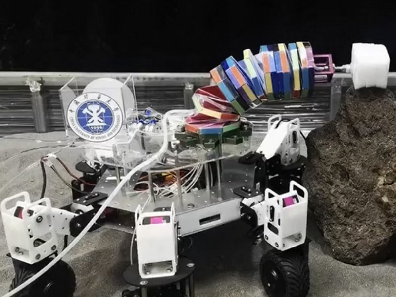    В Китае создали робота-паука для добычи полезных ископаемых на Луне