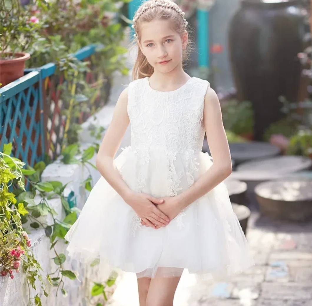 Пошли мы на рыбалку,Лида нарядилась...