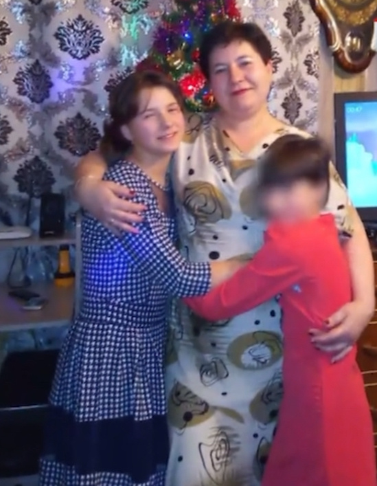 Елена с дочками, фото с передачи НТВ «осторожно детки»