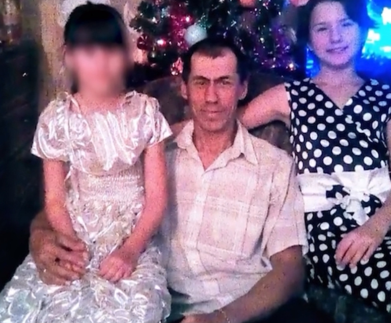 Виталий с дочками, фото с передачи НТВ «осторожно детки» 