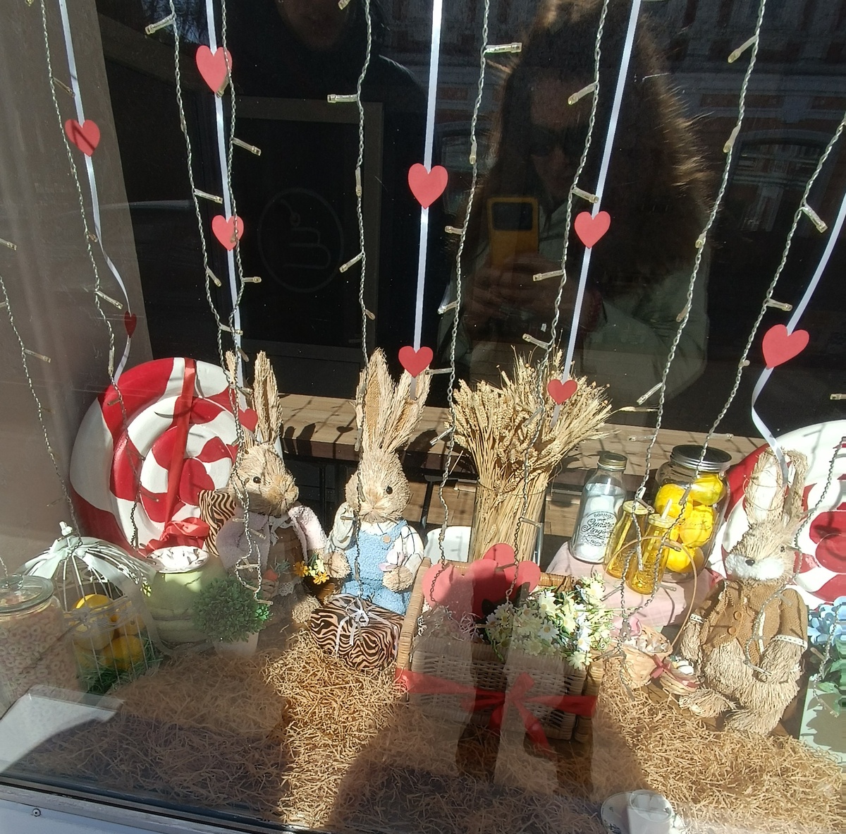 Окна кондитерской