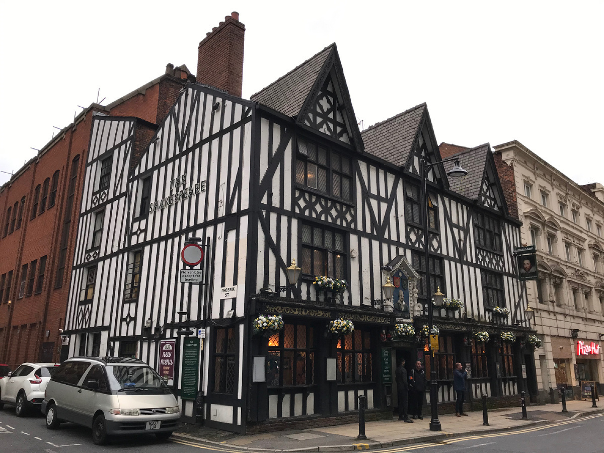 THE SHAKESPEARE (16 Fountain Street, Greater Manchester M2 2AA). Общий вид паба. Фото автора