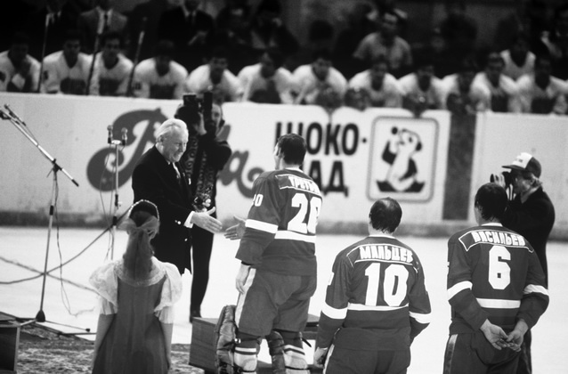 С большим хоккеем прщаются Владислав Третьяк, Александр Мальцев и Валерий Васильев