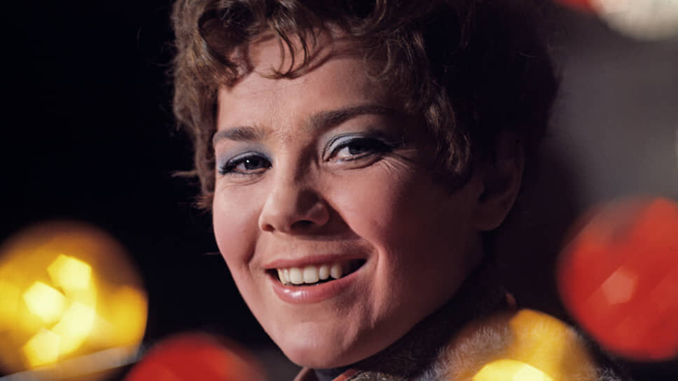 Лариса Голубкина в роли Шуры Азаровой в спектакле Театра Советской армии «Давным-давно» (1971 год).📷Фото: Борис Кауфман / РИА Новости