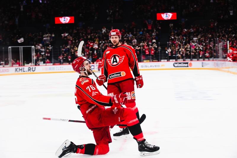    Фото Екатерина Чехова/Артем Каштанов празднует забитый гол