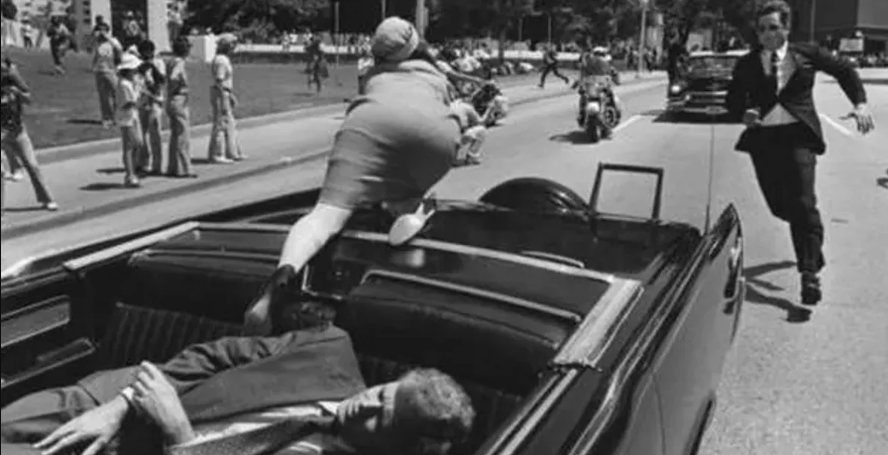 История человечества — это история массовых дезинформаций .
Тут и без вруна Трампа ясно и видно кого наняла ЦРУ убить JFK . Предыдущая публикация: https://dzen.ru/a/Z5aKAjztJCLbXskV