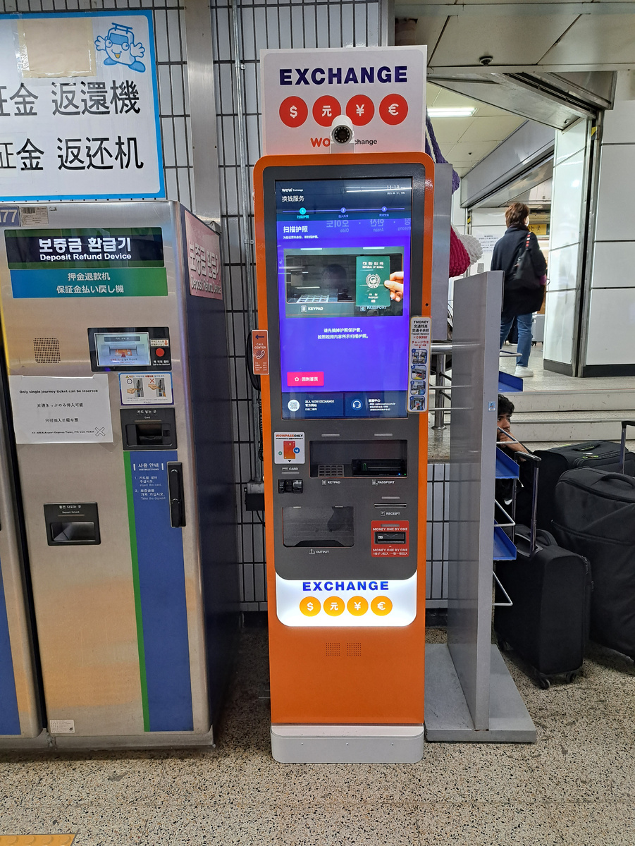 Проглатывает доллары - выдает корейские воны без смс и регистрации)