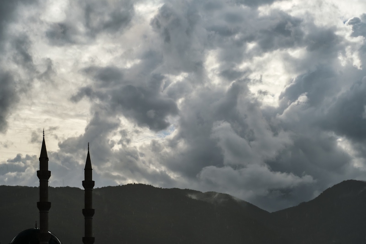 Источник: https://www.freepik.com/free-photo/rain-mountains-minarets-against-backdrop-mountains-rain-clouds-beauty-nature-aegean-sea-turkey-idea-background-screen-advertising_35338692.htm#fromView=search&page=1&position=2&uuid=13355a0b-4996-4a77-b6aa-fe709dc60eec&query=%D0%BC%D0%B5%D1%87%D0%B5%D1%82%D1%8C+%D0%B3%D0%BE%D1%80%D1%8B
