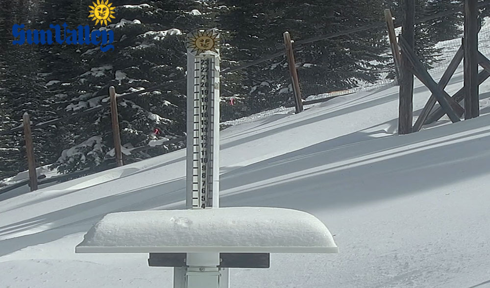 За ночь в Сан-Вэлли выпало около 10 см снега
