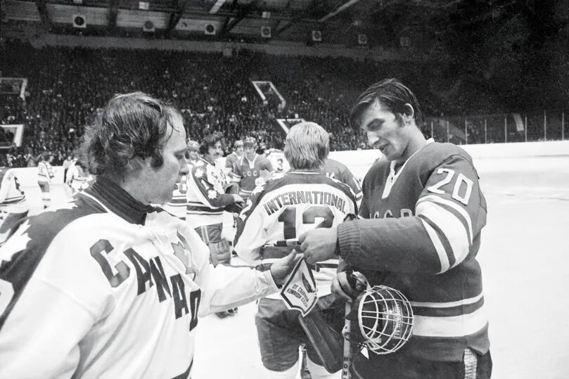 Фото с яндекс.картинки (В.Третьяк и его коллега Д.Чиверс)