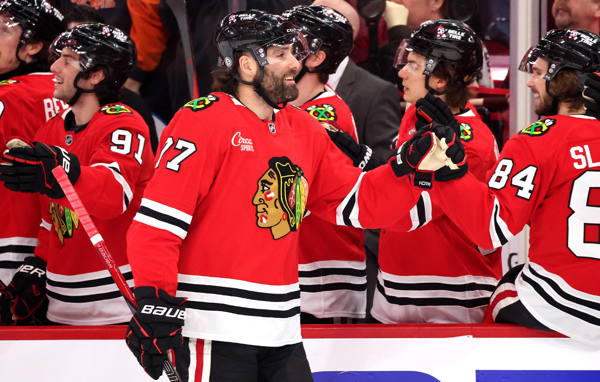    Нападающий "Чикаго" Патрик Марун  Michael Reaves/Getty Images