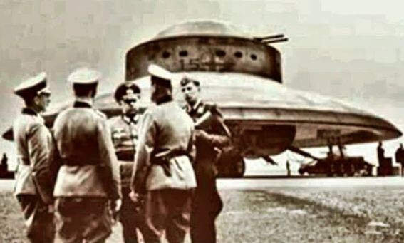 Коллаж: летающая тарелка Гитлера