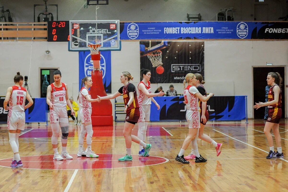 Рукопожатия соперниц перед началом встречи