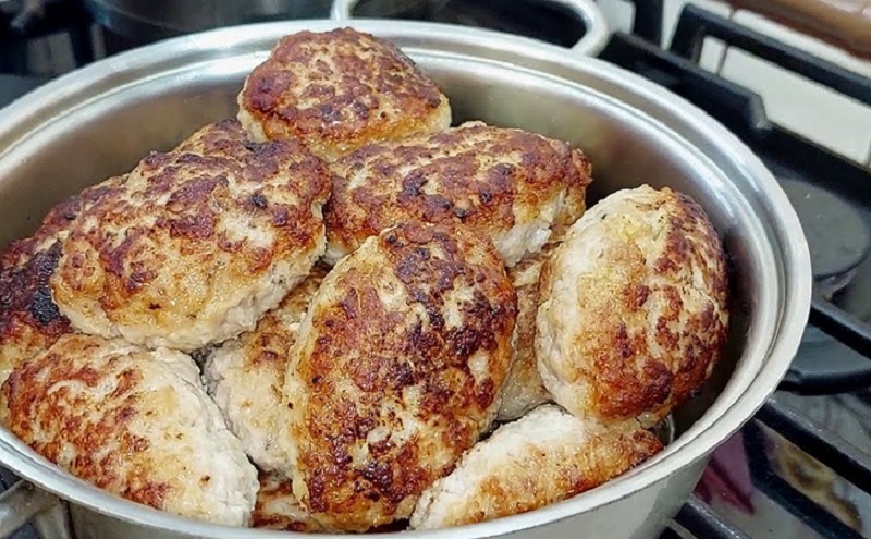 Готовим самые сочные и вкусные свиные котлеты: секреты приготовления