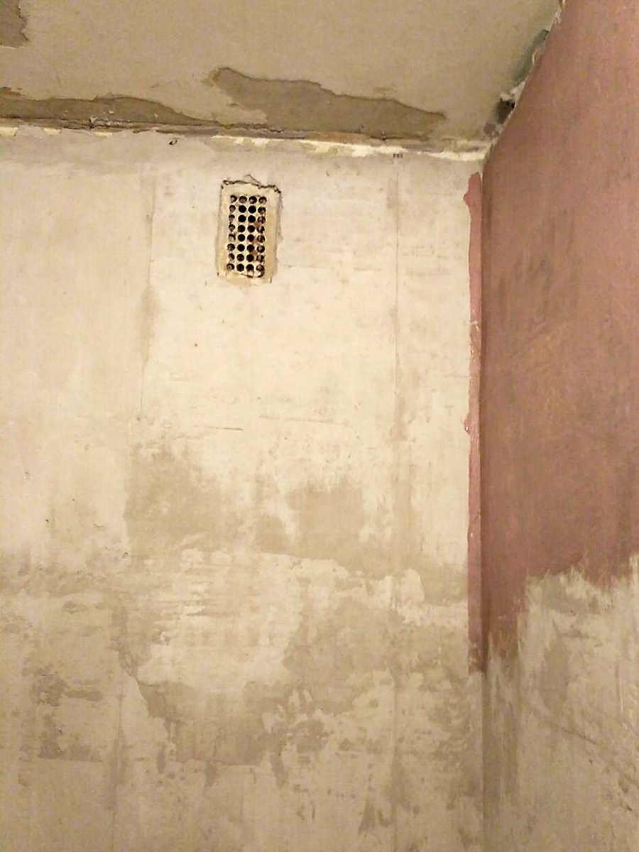 грунтую стены бетон-контактом