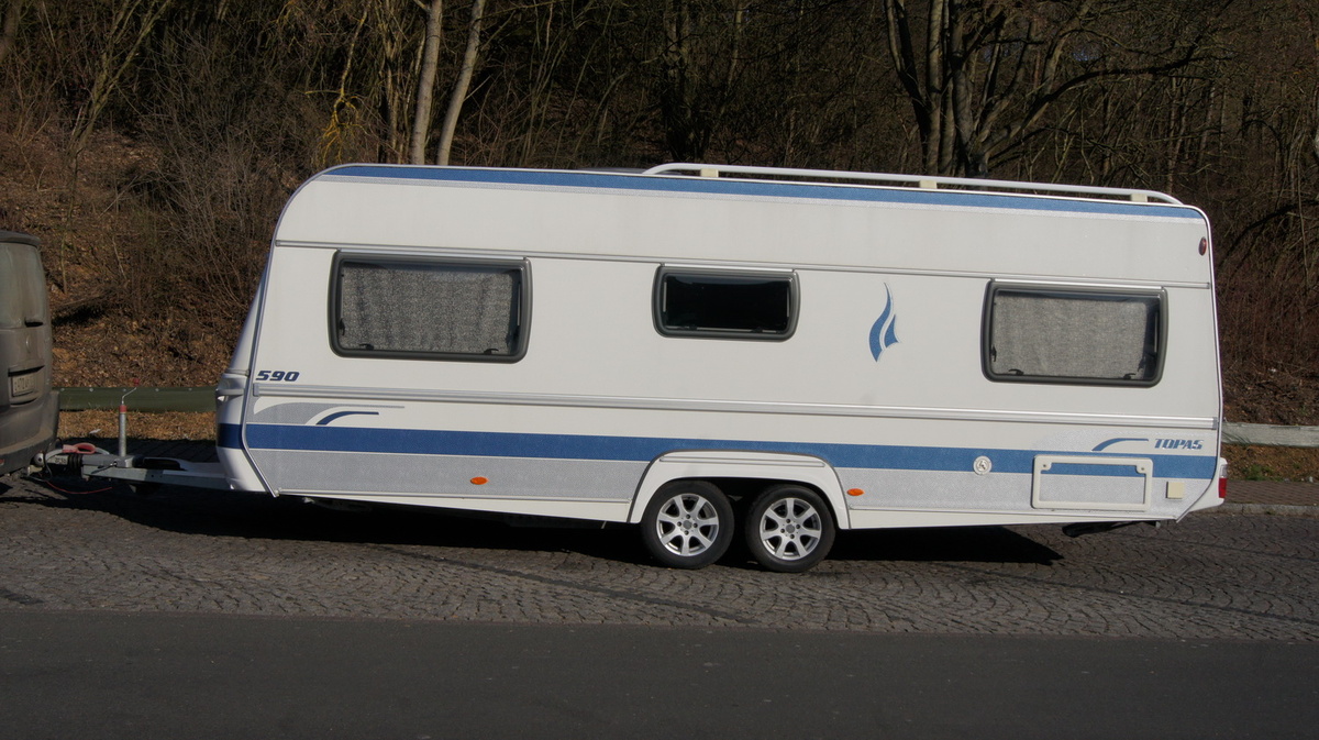 Вот что я имею в виду ШИКАРНЫЕ длинющие и низкие лайнеры.. В которых очень комфортно и удоно.. СТОЯТЬ на стоянке дальнобойщиков.