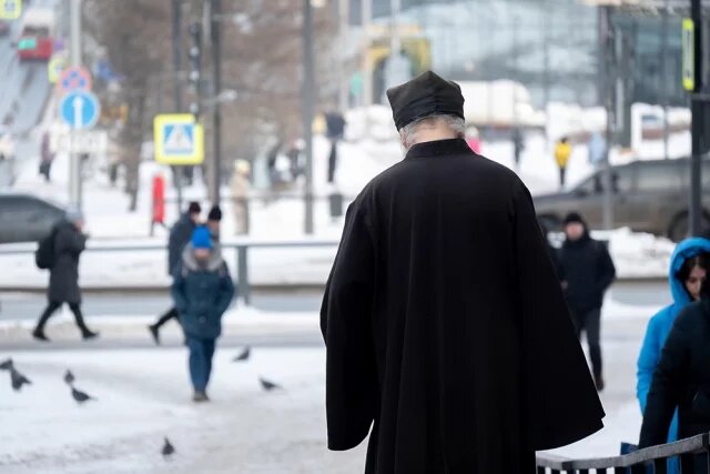    Почему нельзя обращаться к монаху «батюшка»?