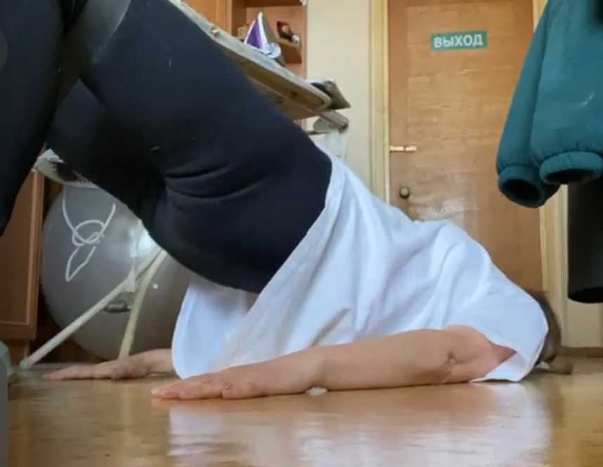 1. Ягодичный мостик