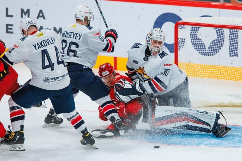    Фото пресс-служба ХК «Автомобилист»/Вратарь Илья Набоков играл убедительно, но этого было недостаточно