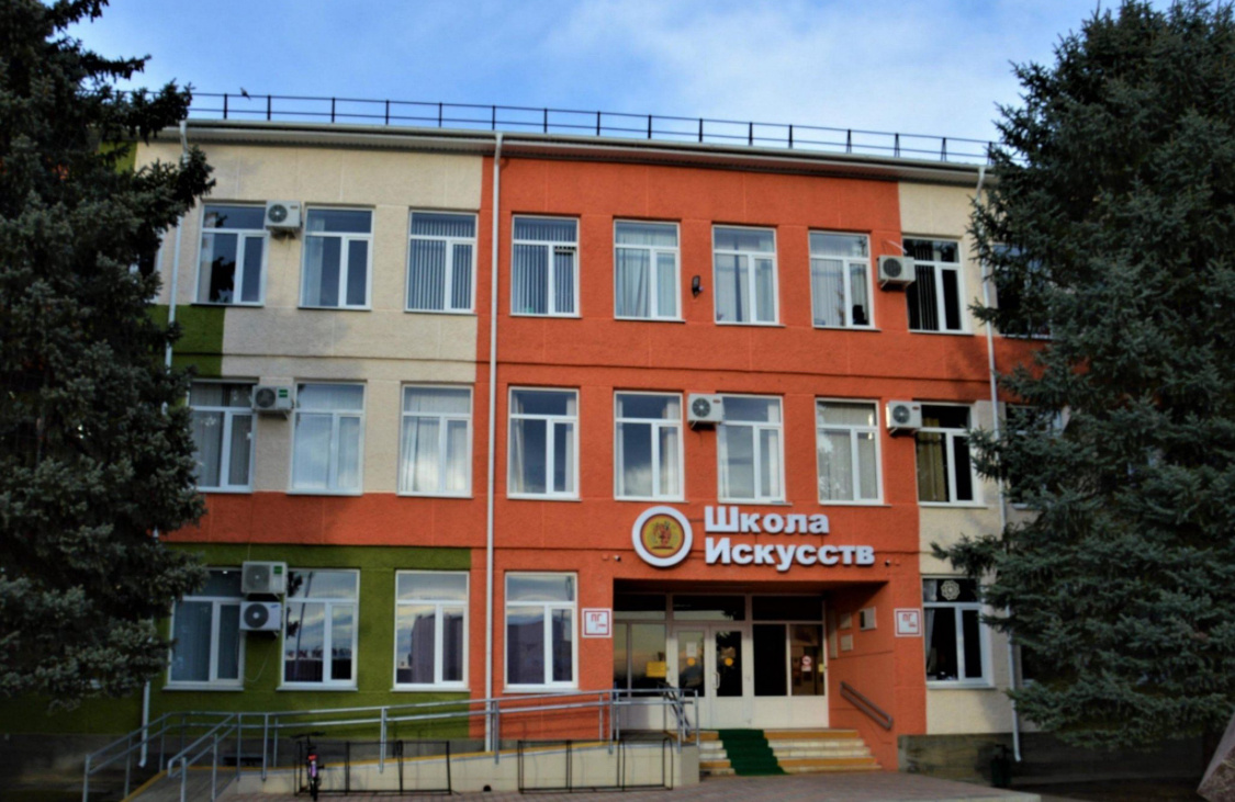 В эту школу мой средний сын ходил семь лет на художественное отделение