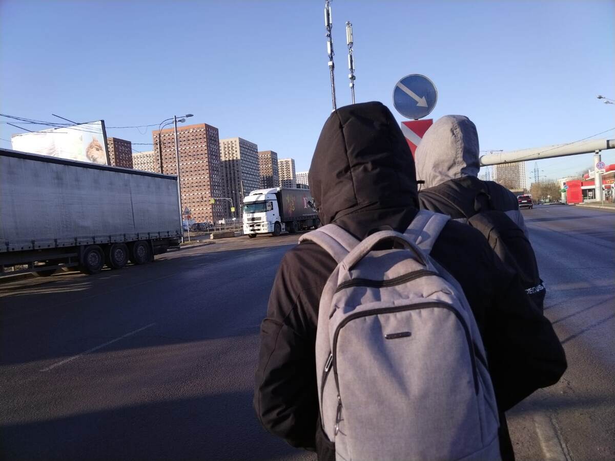 перебегаем дорогу в неположенном месте