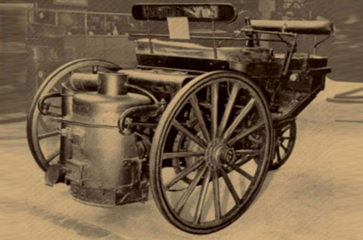    Peugeot Type 1 выпущен в единственном экземпляре. Приводился двигателем с паровой тягой на мазуте в качестве топлива мощностью от 4 до 6 л.с. Максимальная скорость предка автомобилей — 25 км/ч.   
Peugeot