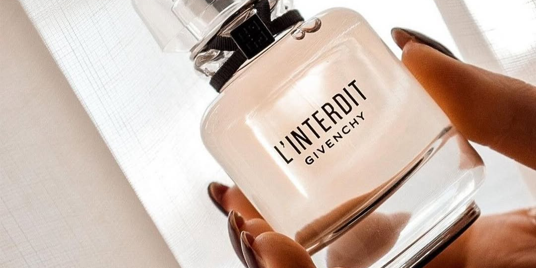 Запах роскоши, денег и цветов: какой парфюм советуют читатели чаще всего