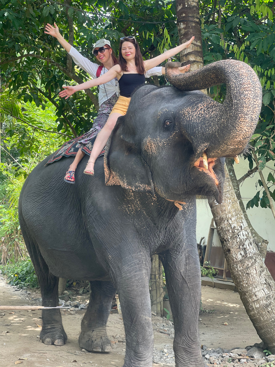 Мату тоже позирует!