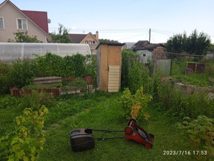 Садовый тувалет, а также газонокосилка