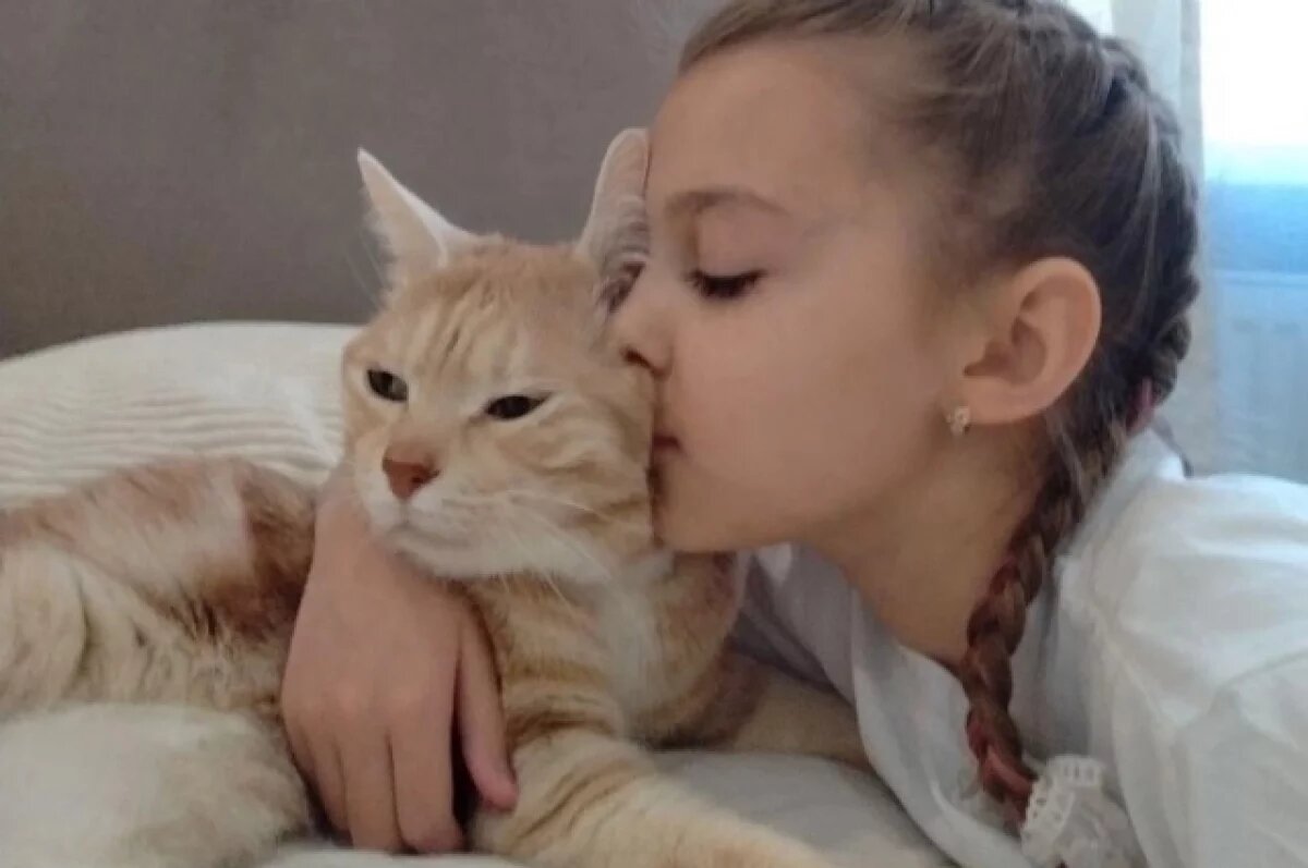    В Тюмени набирает популярность песня юной тюменки «Я – королева котиков»