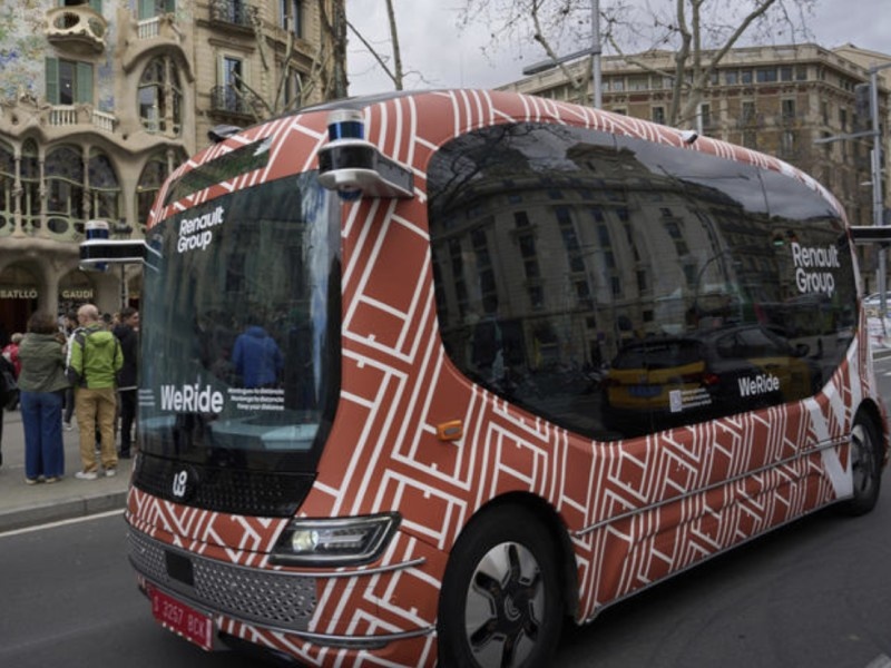    Renault выпустила на улицы автономный электробус будущего