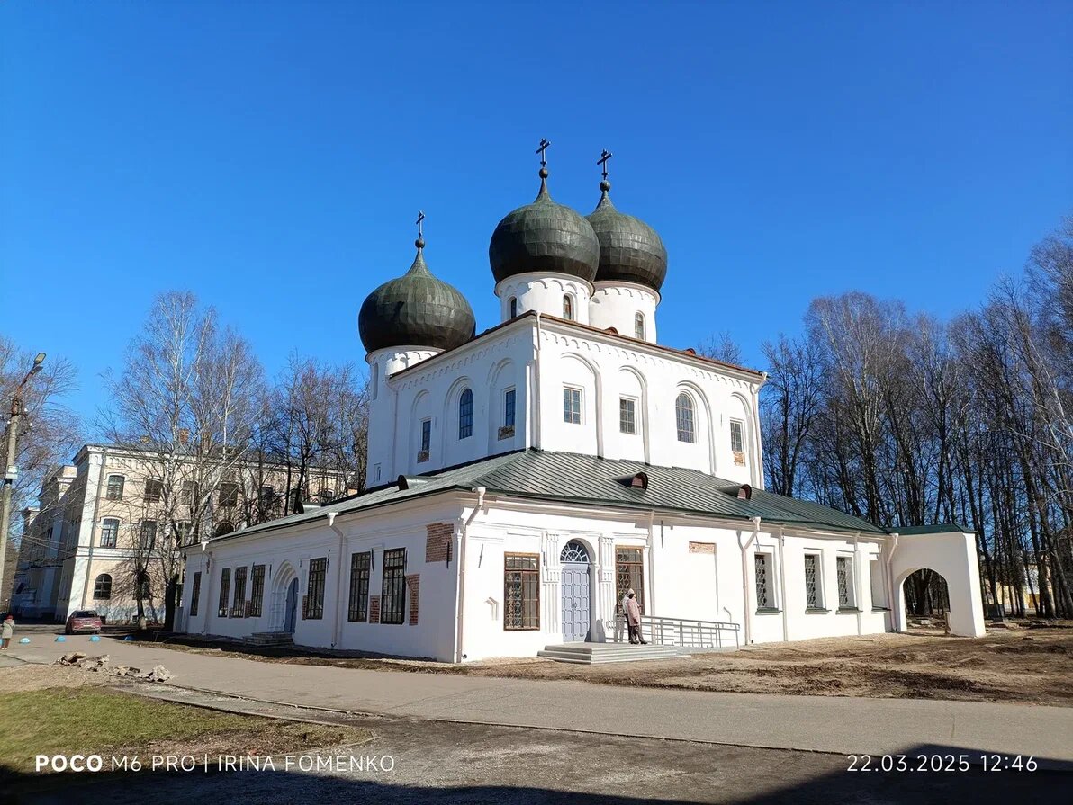 Собор Рождества Богородицы Антониева монастыря. Фото автора (листайте галерею)