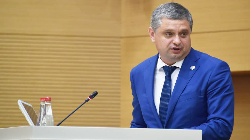 Александр Шадриков поздравил работников метеослужб с профессиональным праздником.📷Фото: tatarstan.ru