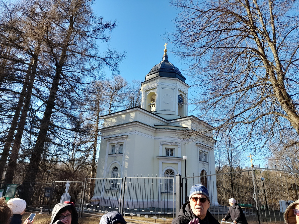 Церковь напротив Богородицерождественской (название не запомнила))