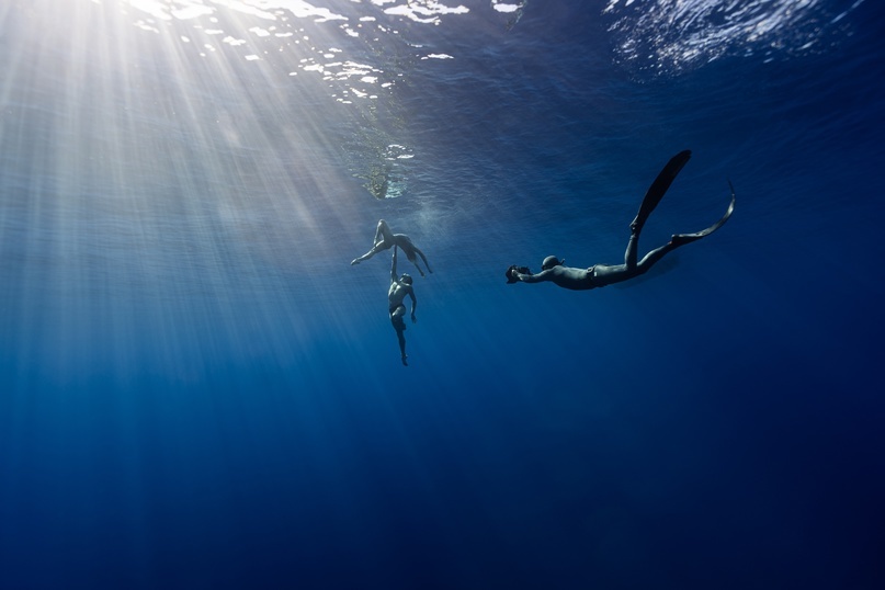 Кадр со съемок фильма «Последний человек на земле». Фото: Александра Гордеева На этой фотографии фридайверы Ильдар Гайнутдинов и Ирина Казакова.