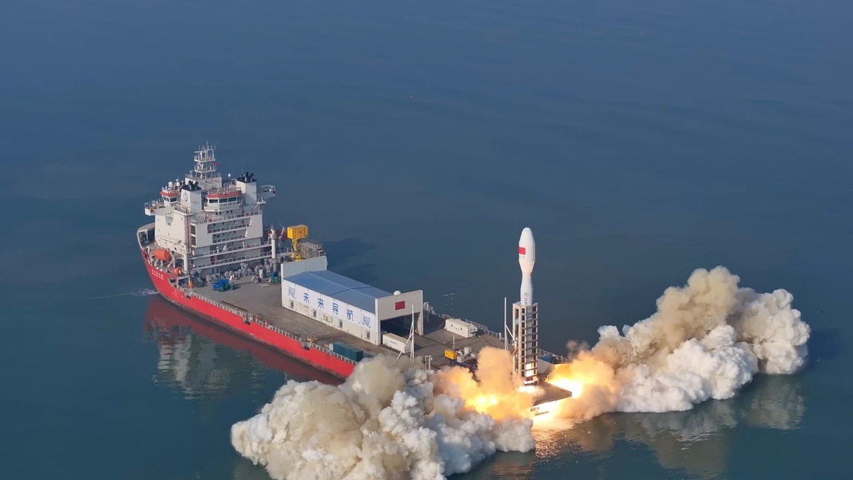 Запуск спутника на ракете-носителя Jielong-3 Yao-5 в космическом порту Хайян Oriental в Шаньдун при участии Харбинского технолгического университета