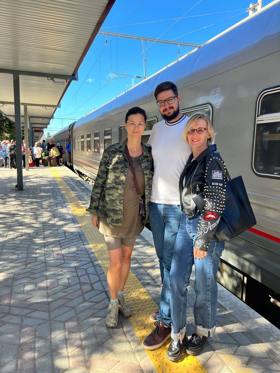 С лева на право: Наталья, Александр, Ольга.