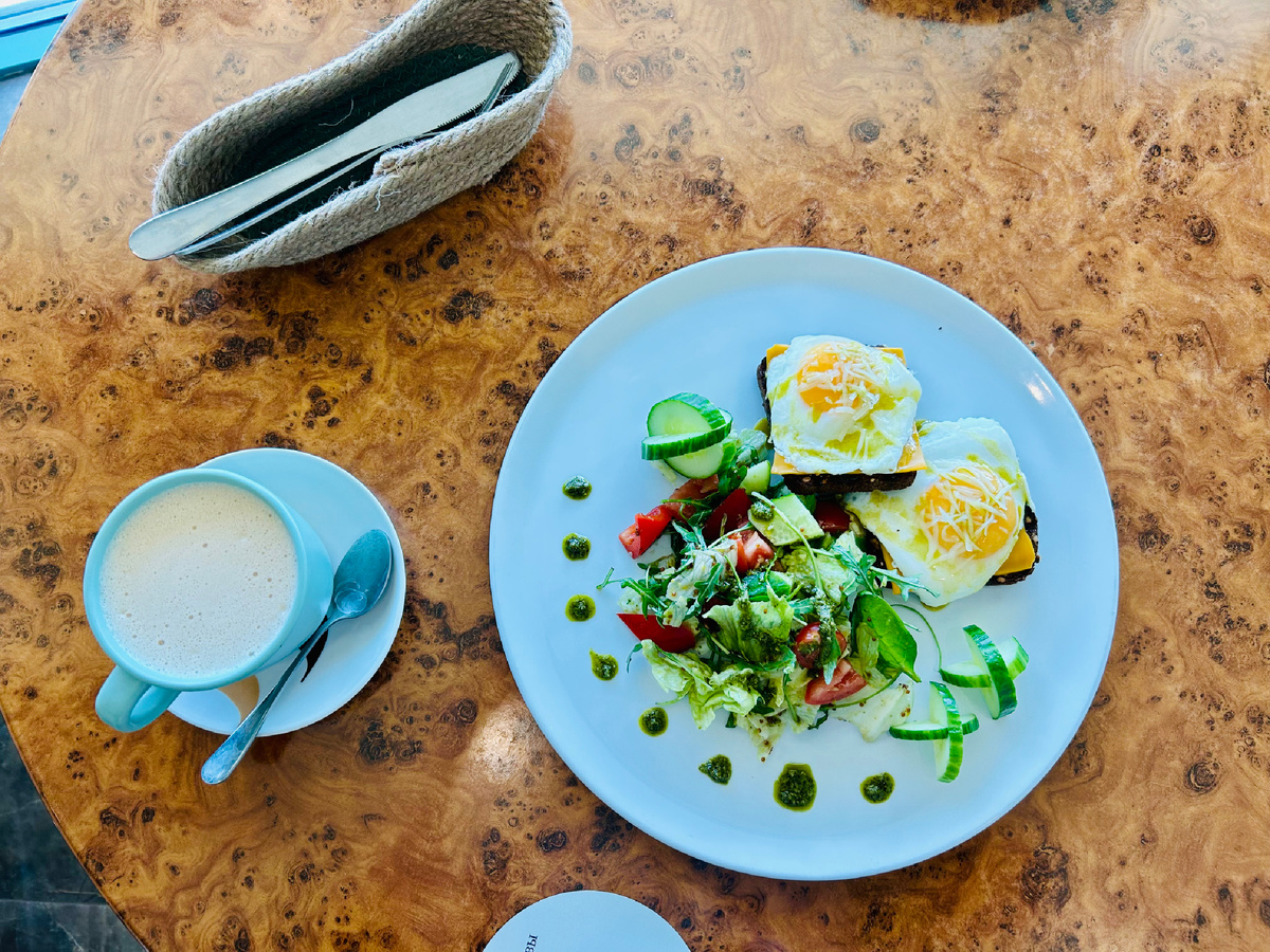 Завтрак автора в клубе