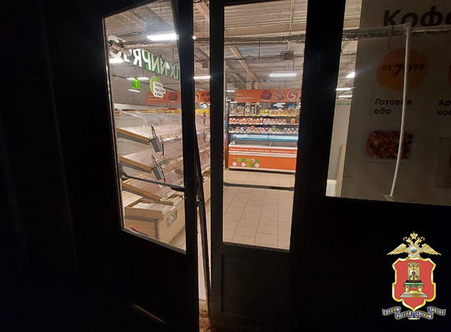 В Тверской области вор забрался ночью в супермаркет и украл товар на 16 тысяч