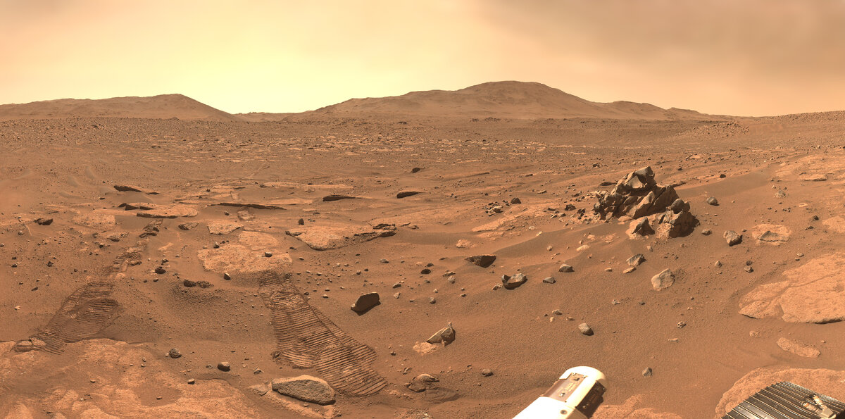 Панорама Марса от марсохода Кьюриосити