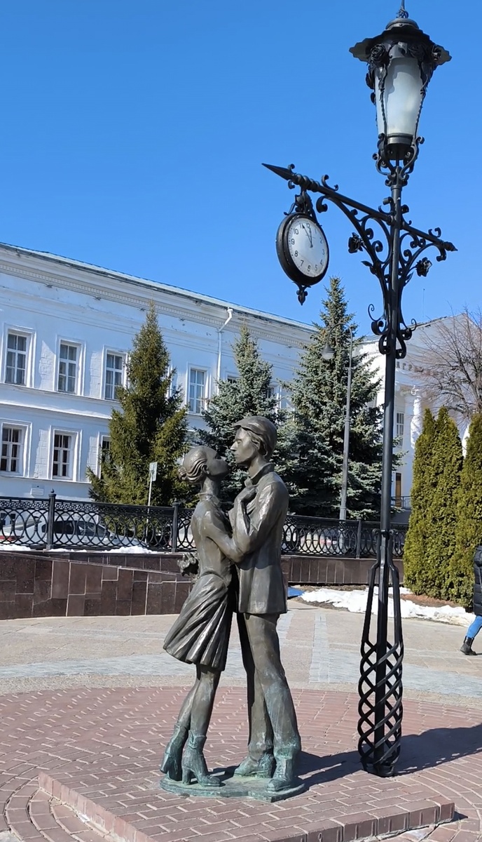 Памятник влюбленным в городе Ульяновске. Все фотографии в статье авторские. 