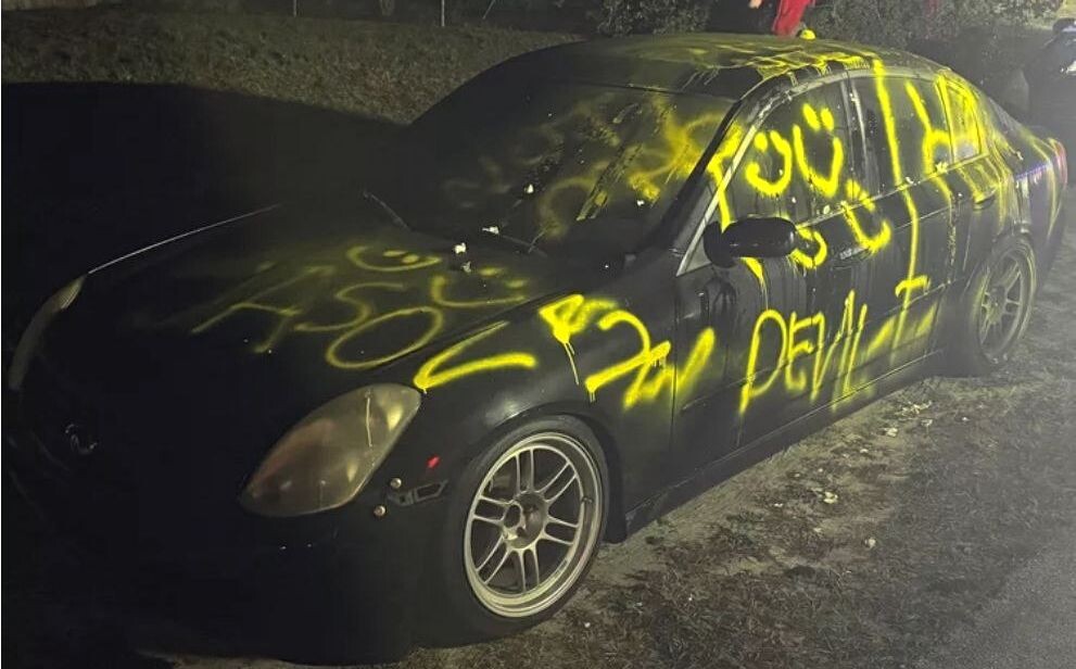 От души изуродовали чужой автомобиль