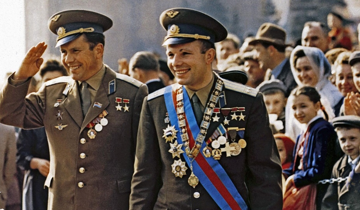  Юрий Гагарин в лучах славы и внимания после полета в космос.