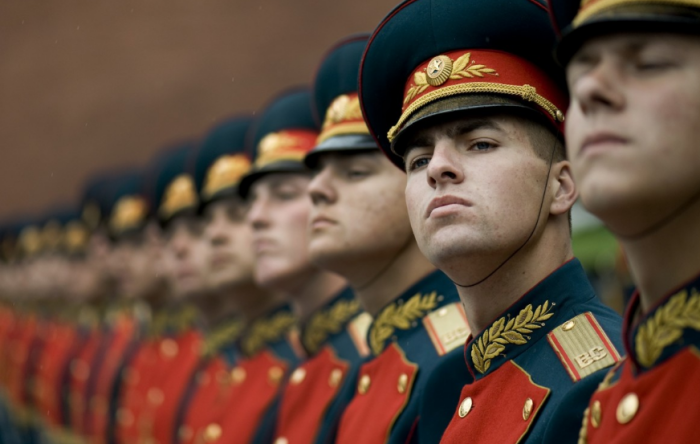 В военной присяге не уточняется, где именно придётся защищать Родину / Фото: pxhere.com