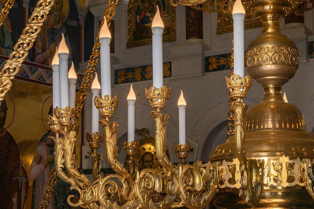 (На фото примеры наших работ для Богоявленского Кафедрального собора и других храмов)