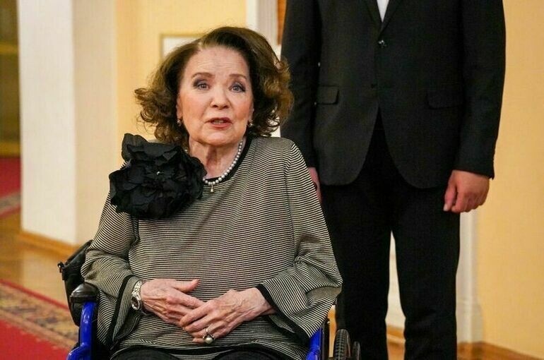 Лариса Голубкина